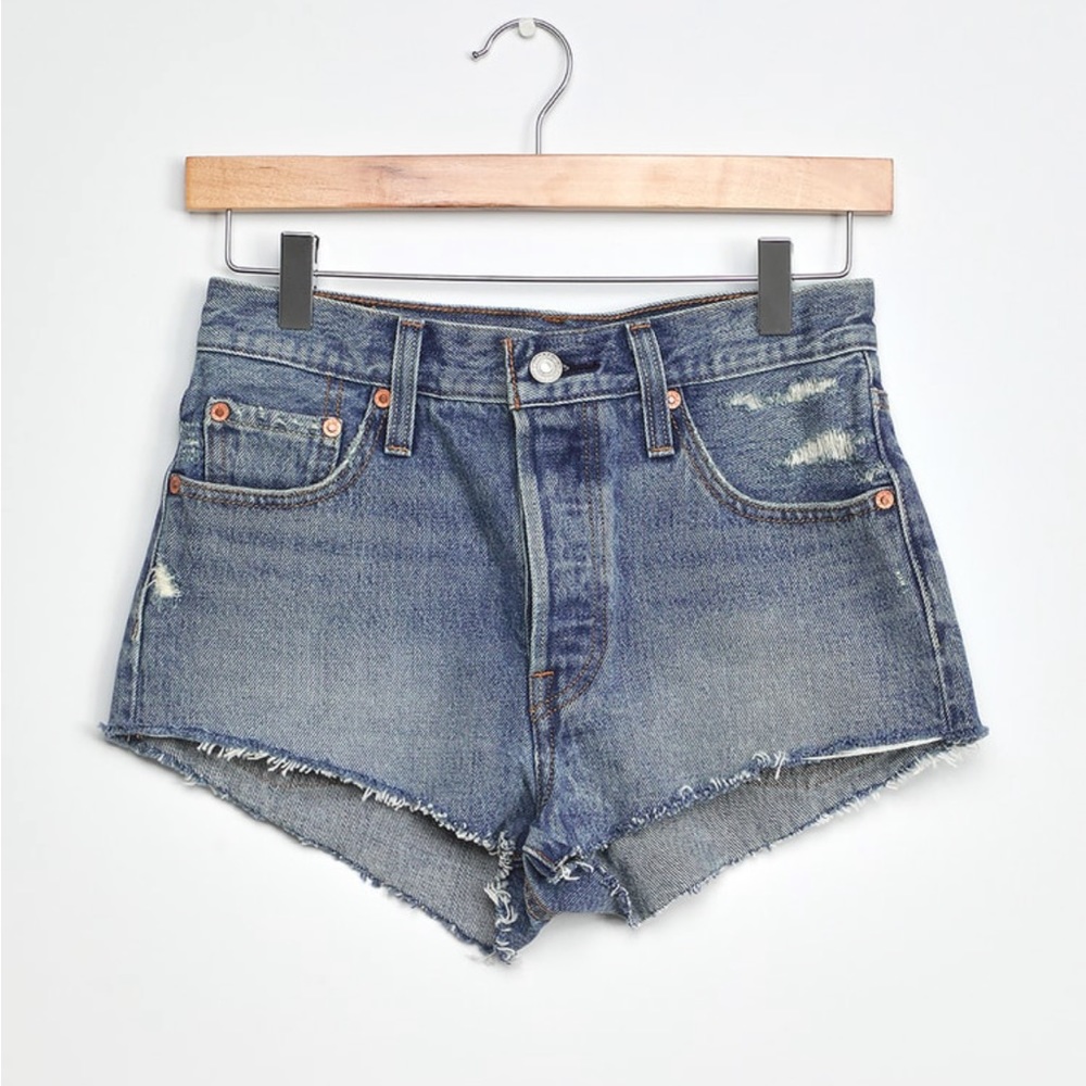Levi’s Micro Jean Shorts High Waisted Medium Wash
501’s High Rise Short